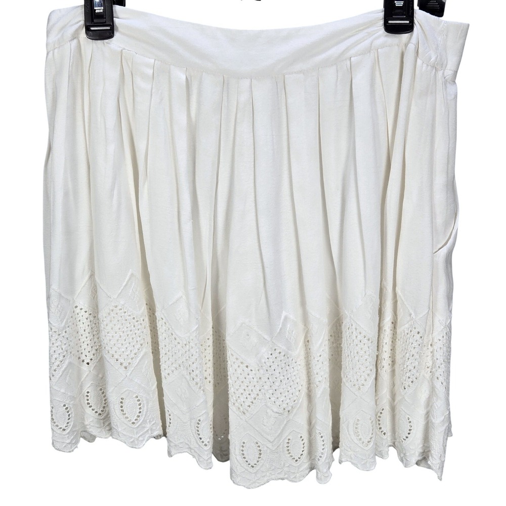 Women's Free People Size 10 White Eyelet Embroidered Pleated Shorts Flowy Boho